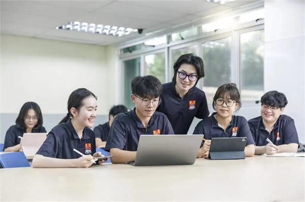 新加坡管理发展学院的课程注重实践和应用